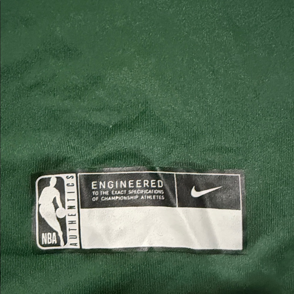 Nike Kid’s Green Milwaukee Bucks Basketball Long Sleeve Shirt Dri-Fit Size Large - Picture 3 of 7